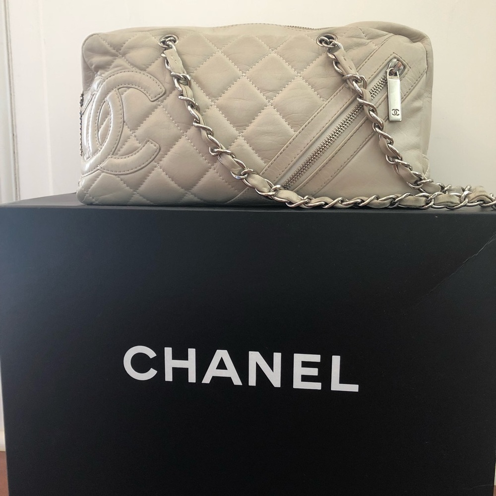 Chanel classic diamond pattern leather bag